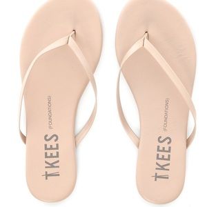 TKEES SZ 8 NEW CREAM SANDALS (Missing Tags)
